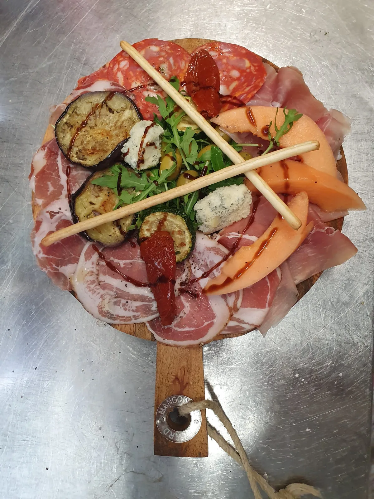 Planche d'antipasti et melon