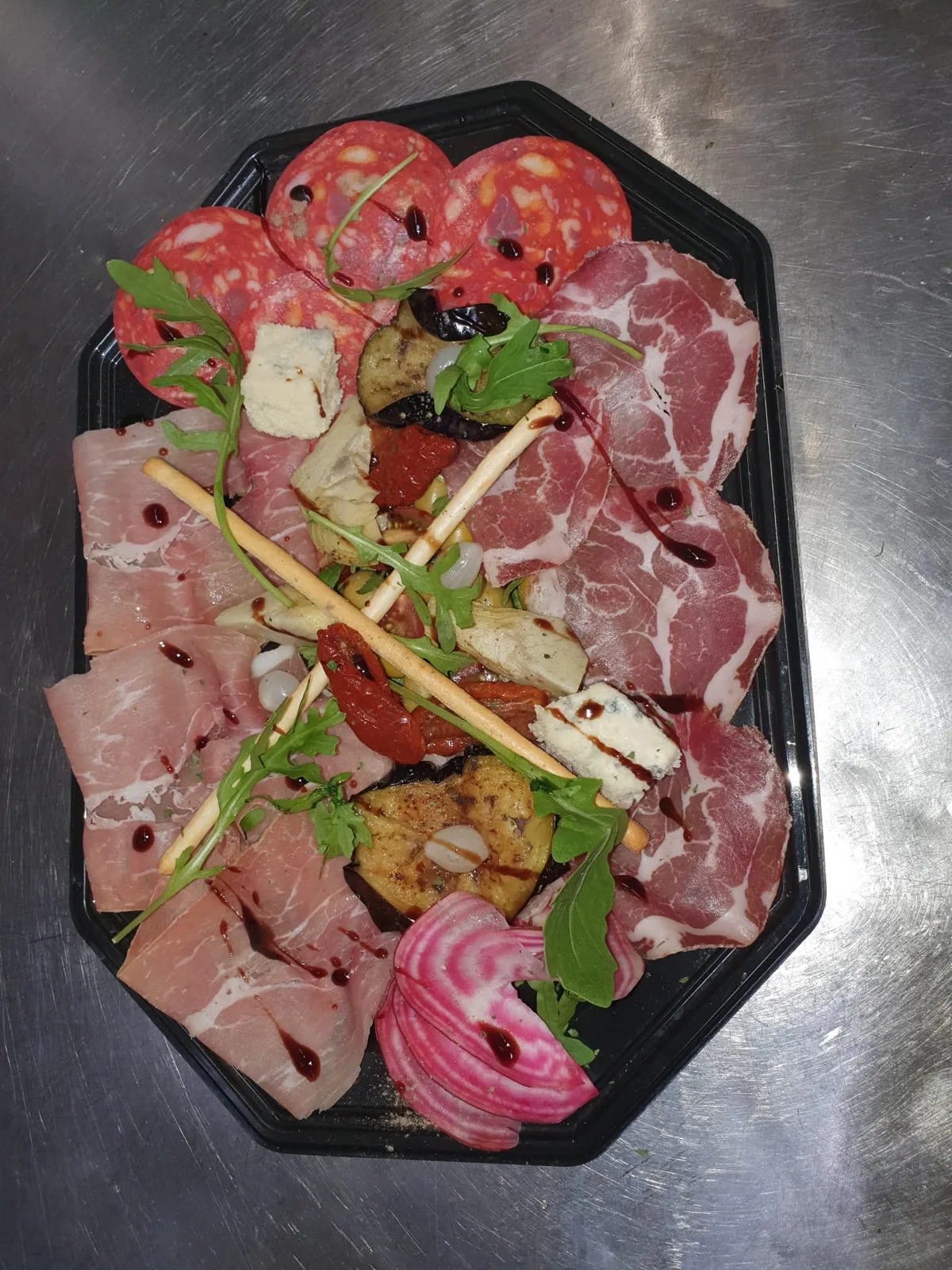 Charcuterie italienne et légumes grillés
