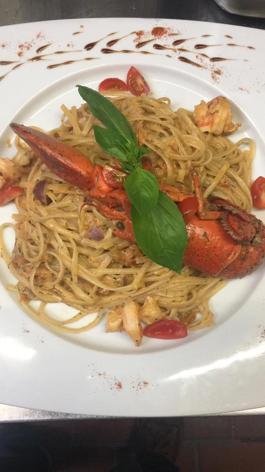 Spaghetti au homard et tomates cerises