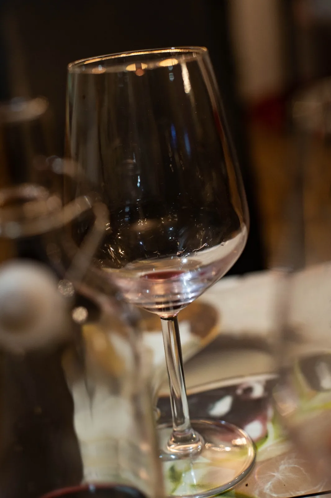 Verre de vin sur une table du restaurant