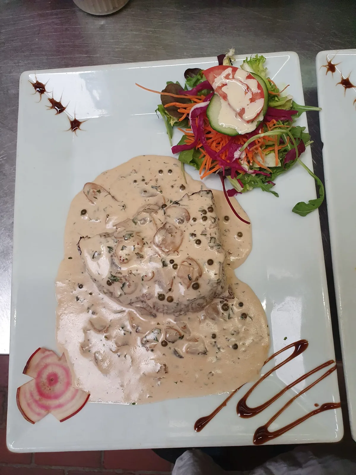 Viande sauce au poivre et champignons